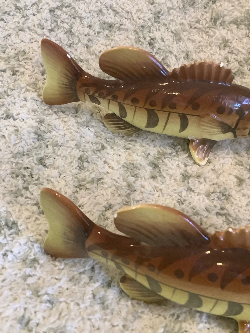 Small Mouth Black Bass Fishing Salt n Pepper Shakers Set of 2 Vintage RS 5.5x 2. - Picture 7 of 16